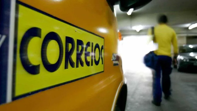 Imagem ilustrativa da imagem FUNCIONÁRIOS DOS CORREIOS VOLTAM AO TRABALHO