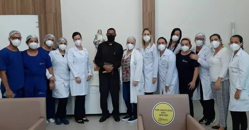 Profissionais da Saúde foram homenageados e imagem da padroeira da Arquidiocese de Maceió percorreu hospitais