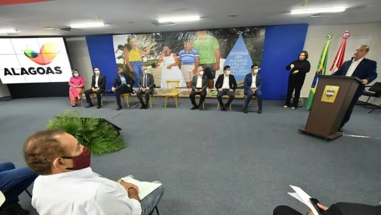 Ministro Onyx Lorenzoni esteve em Alagoas para assinar termo de autorização
