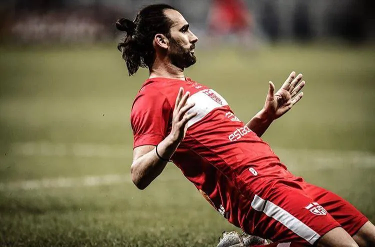 Em sete partidas disputadas no mês de agosto pela Série B, Léo Gamalho marcou seis gols