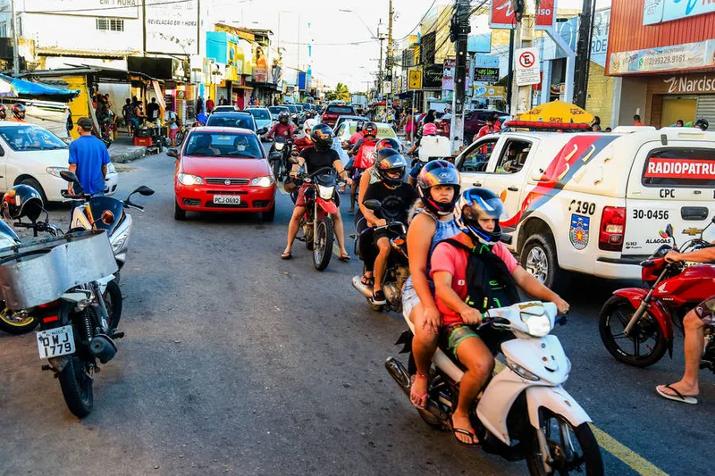 Maceió, 02 de junho de 2020  
Feira livre do Jacintinho, está na liderança em contágio com a movimentação dos moradores que não estão comprindo o isolamento na região do bairro em Maceió. Alagoas - Brasil.
Foto: ©Ailton Cruz
