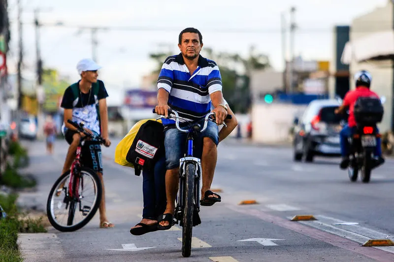 Maceió, 26 de junho de 2020
Ciclistas circulando na Via Expessa durante pandemia em Maceió. Alagoas - Brasil.
Foto: ©Ailton Cruz