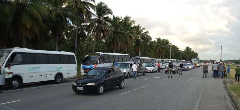 Imagem ilustrativa da imagem MOTORISTAS COMPLEMENTARES PROTESTAM CONTRA CLANDESTINOS
