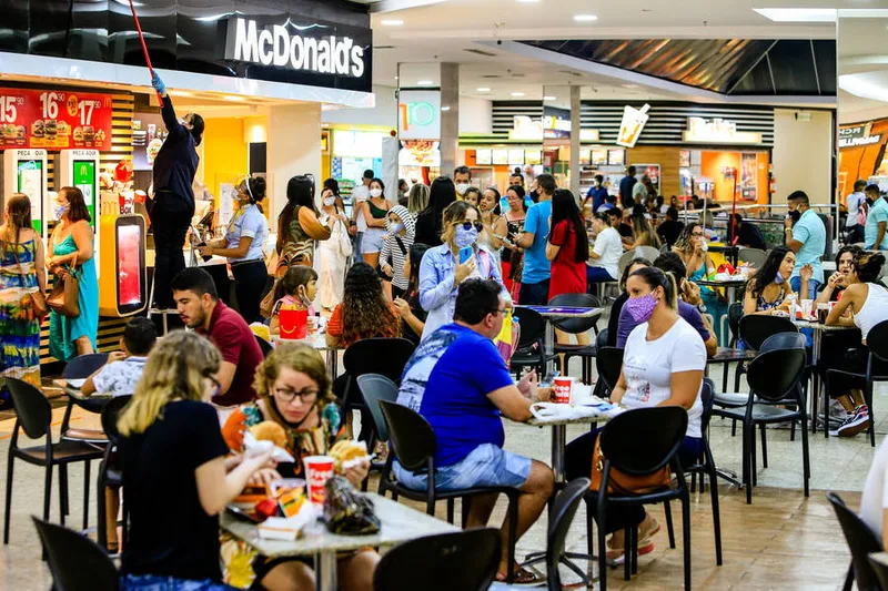 Shopping de Maceió registra movimento intenso de consumidores, apesar de pandemia