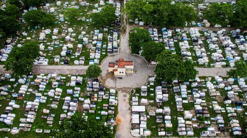 Cemitério São José, no bairro do Trapiche, tem registrado violação de túmulos
Cemitério são José. localizado na Av. Siqueira Campos, 1500 - Trapiche da Barra em Maceió. Alagoas - Brasil.
Foto: ©Ailton Cruz