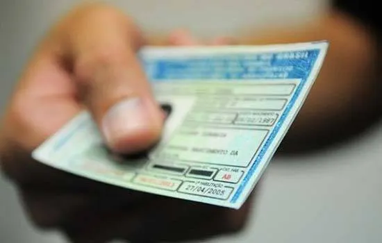 Texto também dobra o limite máximo de pontos que um motorista pode ter sem perder a carteira de habilitação