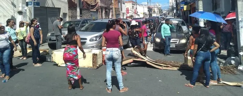 Imagem ilustrativa da imagem MULHER É ATROPELADA EM PROTESTO DE FAMÍLIAS DE PRESOS
