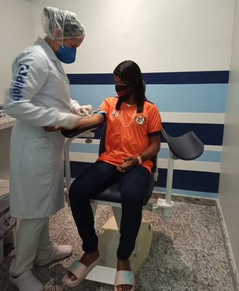 jogadores e comissão técnica da equipe fizeram testes para detectar o novo coronavírus