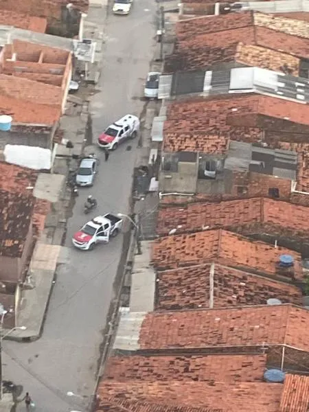 Imagem ilustrativa da imagem OPERAÇÃO DESARTICULA BANDOS QUE ATUAVAM NO TRÁFICO E OUTROS CRIMES