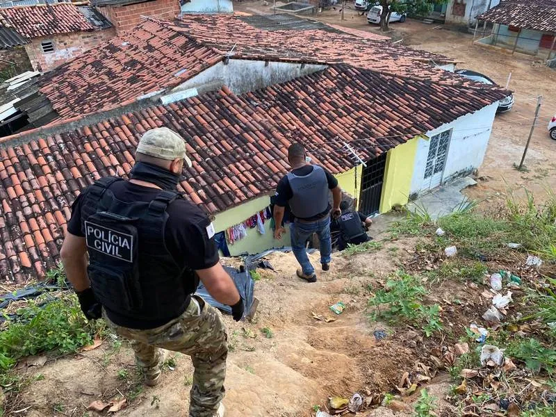 Imagem ilustrativa da imagem OPERAÇÃO DESARTICULA QUADRILHA E APREENDE CELULARES ROUBADOS