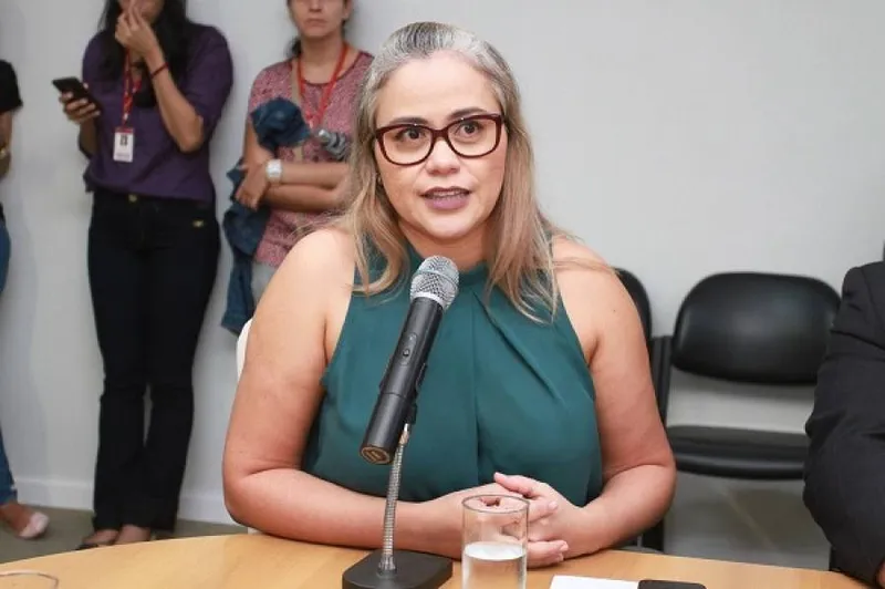 Além de responsabilizar os professores, Laura Souza ainda ameaçou demitir os monitores contratados