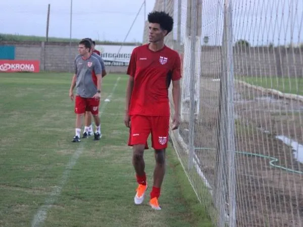 Ewerton Páscoa, sobre desafio do CRB contra o Guarani: “É a oportunidade para mostrar a força do elenco”