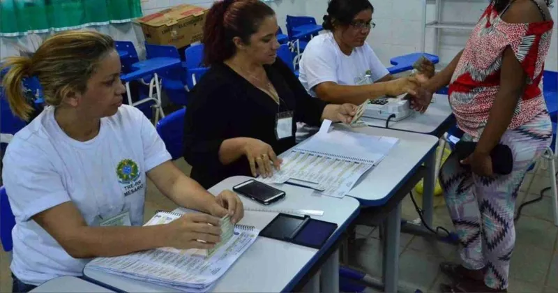 Mesários voluntários vão receber kits contendo máscara e face shield para proteção