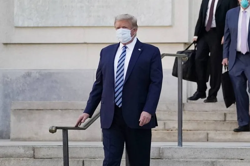 Imagem ilustrativa da imagem TRUMP DEIXA HOSPITAL APÓS 72 HORAS INTERNADO