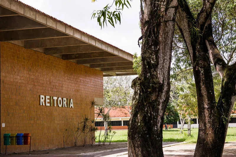 A Universidade Federal de Alagoas terá direito a 11 mil chips, ou seja, quase 50% dos alunos, para que os estudantes possam ter acesso a internet