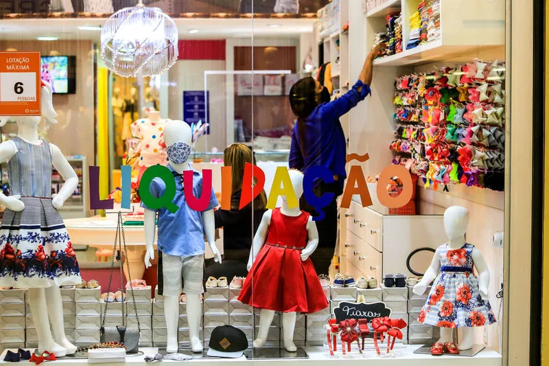 Lojas se prepararam para as vendas do Dia das Crianças, que devem ser menores