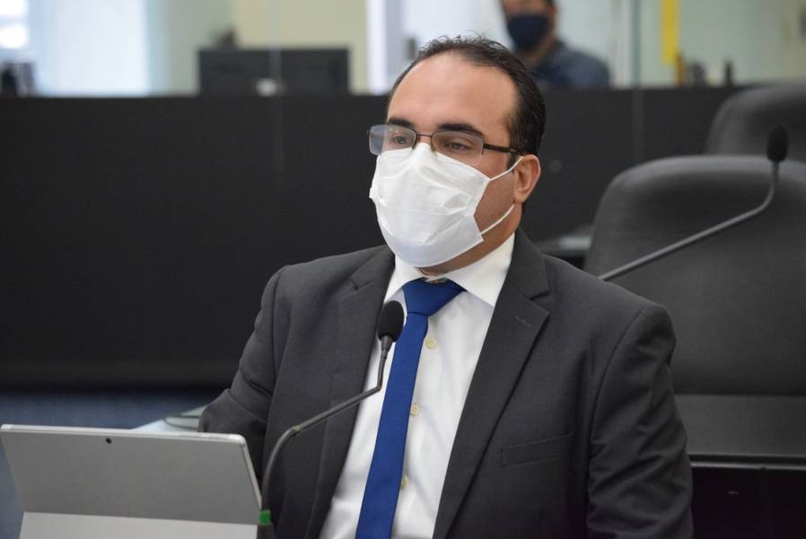 Davi Maia não só desconfiou dos números, como desafiou para que fosse feito o registro deles na Justiça Eleitoral