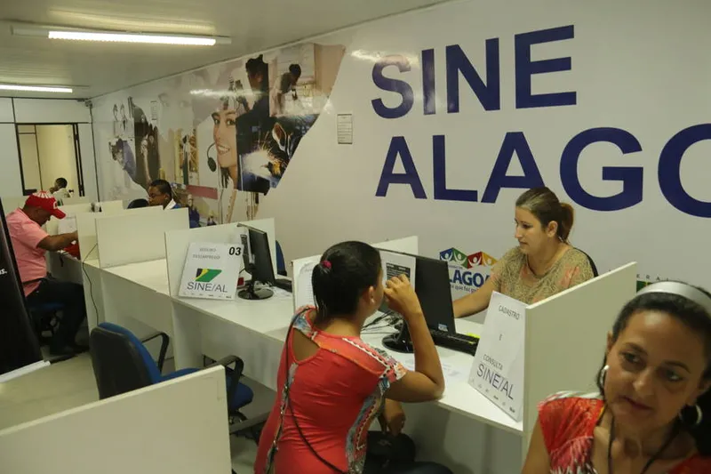 Retração de emprego atinge 45 municípios alagoanos, segundo levantamento do Caged