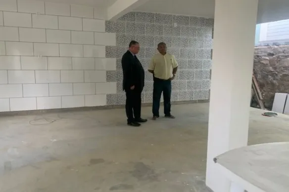 Presidente da AD Alagoas, José Orisvaldo Nunes (à esq) visitou obras da nova sede em Olho d’Água do Casado