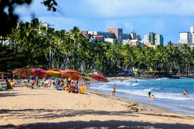 Maceió, 21 de julho de 2020
Alagoanos e turistas curtem dia de sol nas praias de Maceió após reabertura. Alagoas - Brasil.
Foto: ©Ailton Cruz
