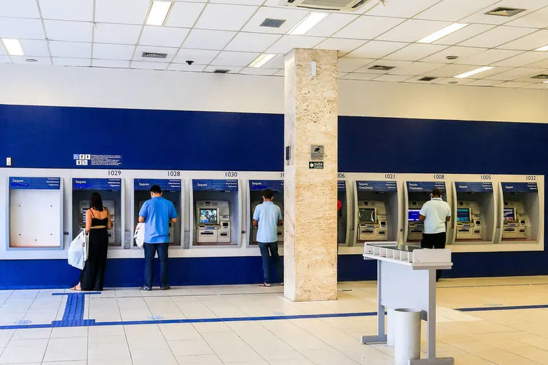 Boa parte dos servidores públicos municipais recebeu o 13º salário ao longo do ano
