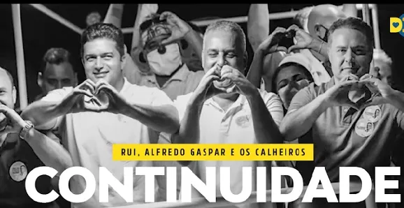 No guia de Gaspar, Rui e Renan Filho até aparecem fazendo coraçãozinho em carreatas e andando de bicicleta