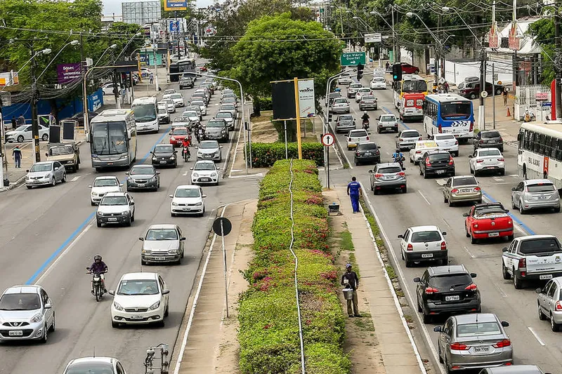 Canteiro central da avenida Fernandes Lima será adaptado para comportar nova ciclovia