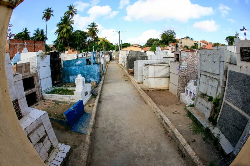 Maceió, 19 de outubro de 2020
Cemitério público municipal Santo Antônio, localizado no bairro de Bebedouro, em Maceió, foi interditado devido à instabilidade do solo em virtude da exploração de sal-gema pela Braskem.
Foto: ©Ailton Cruz