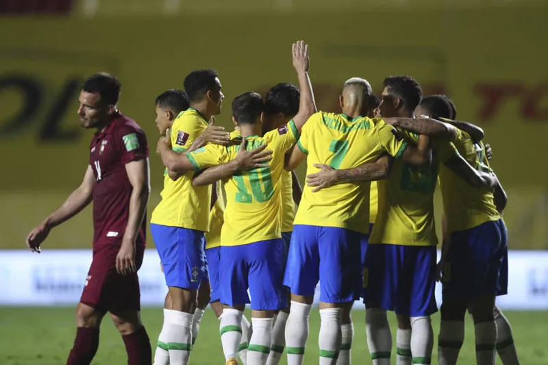 Brazil's Roberto Firmino (2-R) celebrates with teammates after scoring against Venezuela during their closed-door 2022 FIFA World Cup South American qualifier football match at Morumbi Stadium in Sao Paulo, Brazil, on November 13, 2020. (Photo by FERNANDO BIZERRA / POOL / AFP)