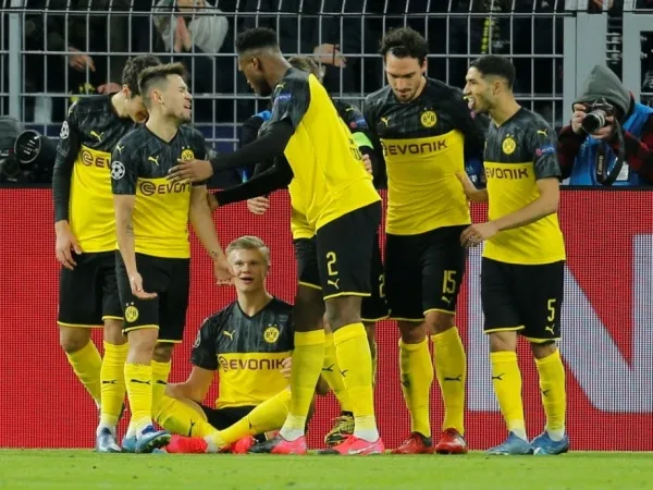 Nova onda de coronavírus traz a volta de portões fechados em jogos da Bundesliga, na Alemanha