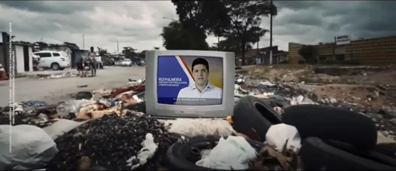 Guia de Davi Davino Filho na TV faz ataques aos aliados de Alfredo Gaspar de Mendonça, como o prefeito Rui Palmeira