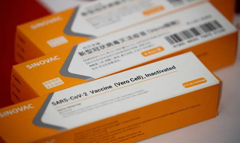 Imagem ilustrativa da imagem CORONAVAC: ANVISA LIBERA RETOMADA DE TESTES