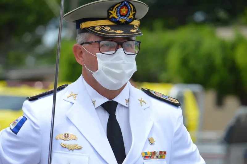 Coronel Bittencourt tem 54 anos e cerca de 33 deles dedicados à carreira militar, ingressando na PM no Curso de Formação de Sargentos Combatentes concluído em 1988