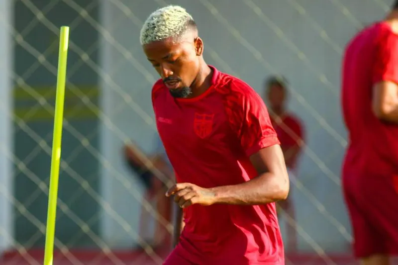 Lateral Luiz Paulo é um dos dois reforços anunciados pelo CRB, nessa quinta-feira (3)