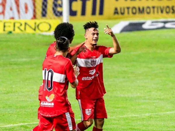 Atacante Luidy renovou seu contrato e vai ficar no CRB para a próxima temporada