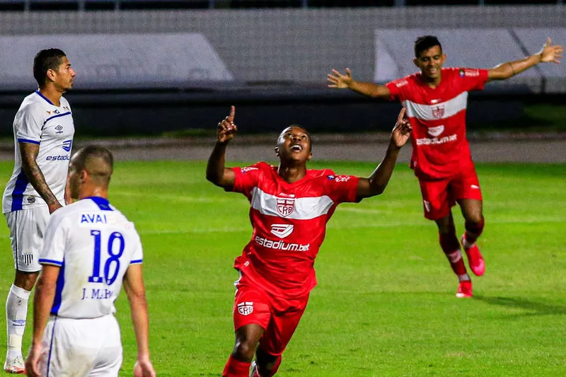No primeiro turno, Iago Dias marcou duas vezes e selou a vitória do Galo por 3 a 1