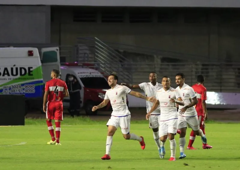 Com vitória sobre o Galo, Paraná quebrou a sequência de 8 derrotas sequidas e de 10 jogos sem vencer na Série B