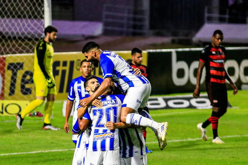 Maceió, 11 de dezembro de 2020
Lance do jogo entre CSA X Oeste. Partida válida pela 28ª rodada do Campeonato Brasileiro da Série B de 2020, realizada no Estádio Rei Pelé. Alagoas - Brasil.
Foto: Ailton Cruz