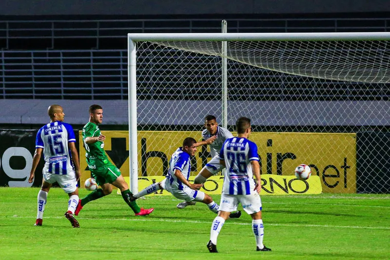 Maceió, 10 de novembro de 2020
Lance do jogo entre CSA e Chapecoense. Partida válida pela 21ª rodada do Campeonato Brasileiro da Série B de 2020, realizada no Estádio Rei Pelé. Alagoas - Brasil.
Foto: Ailton Cruz