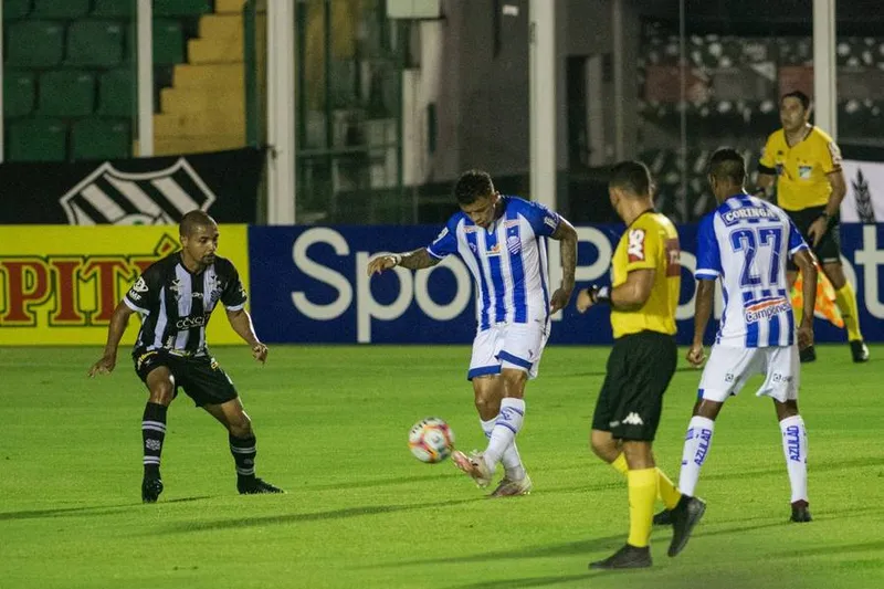 Contra o Figueirense, Azulão não conseguiu sair do zero e se manteve em 4º lugar