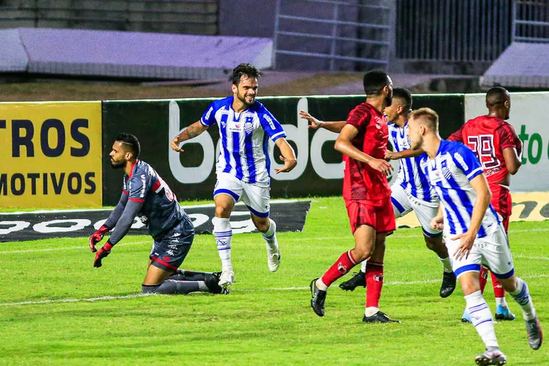 Maceió, 20 de outubro de 2020
Lance do jogo entre CSA x Botafogo-SP. Partida válida pela 17ª rodada do Campeonato Brasileiro da Série B de 2020, realizada no Estádio Rei Pelé. Alagoas - Brasil.
Foto: Ailton Cruz