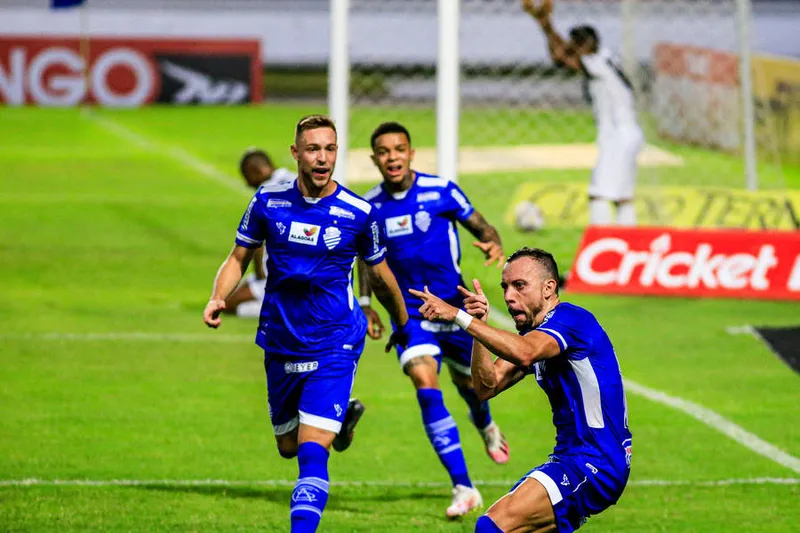 Maceió, 28 de novembro de 2020
Lance do jogo entre CSA e Ponte Preta. Partida válida pela 24ª rodada do Campeonato Brasileiro da Série B de 2020, realizada no Estádio Rei Pelé. Alagoas - Brasil.
Foto: Ailton Cruz