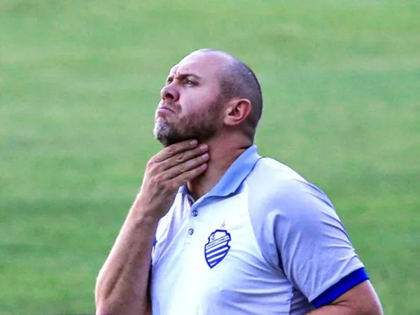 Mozart usará formação diferente para entrar em campo nesta terça (5), contra o Moto