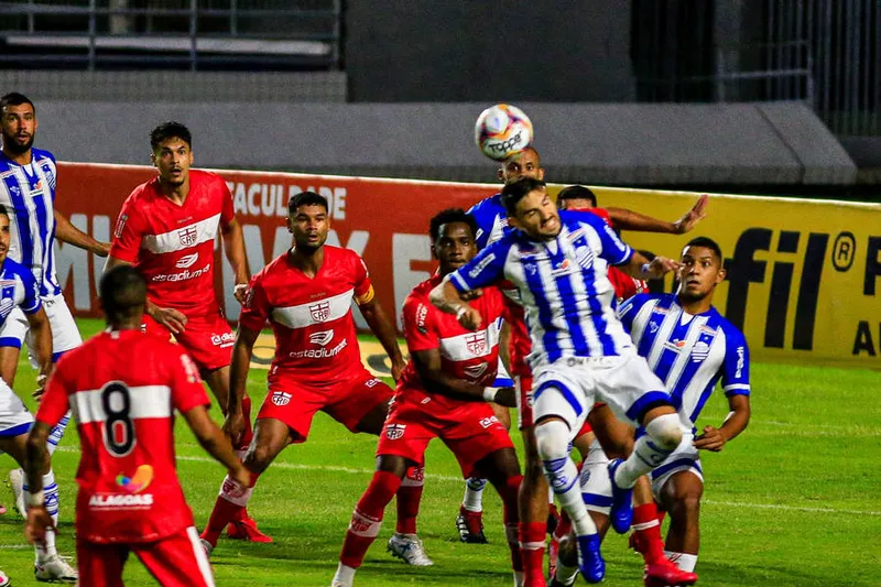 Maceió, 01 de dezembro de 2020 
Lance do jogo entre CRB X CSA. Partida válida pela 25ª rodada do Campeonato Brasileiro da Série B de 2020, realizada no Estádio Rei Pelé. Alagoas - Brasil.
Foto: Ailton Cruz