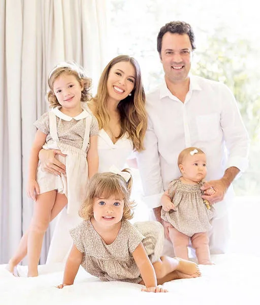 Com as duas outras fofíssimas herdeiras na moldura, RAFAELA MALTA+CARLOS PIATTI celebram a chegada da pequena Maria