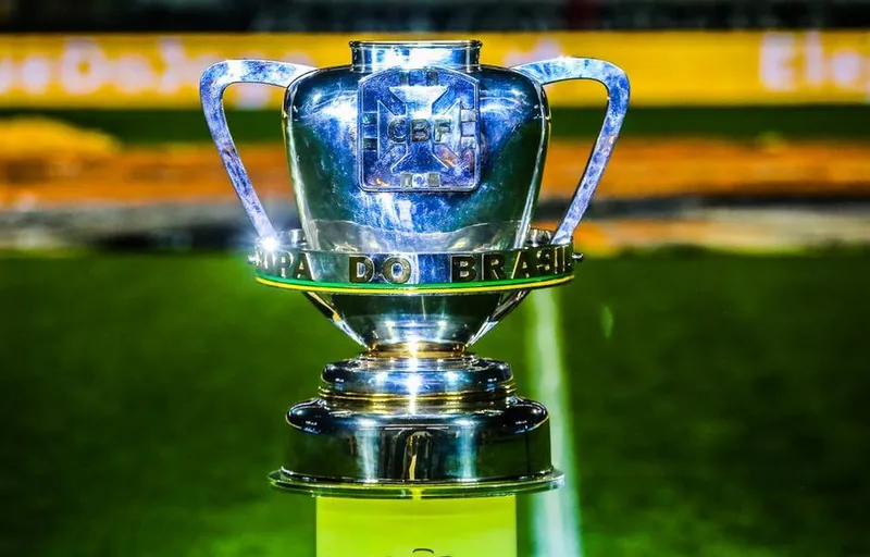 Troféu que será entregue ao campeão da Copa do Brasil de 2020