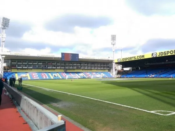 Selhurst Park, casa do Crystal Palace, é um dos estádios cedidos ao combate ao coronavírus na Inglaterra