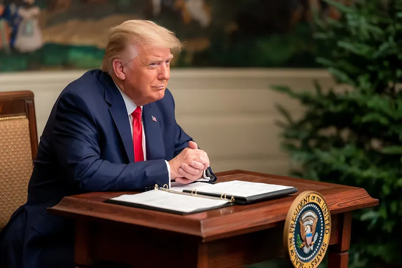 Trump também poderia perder os benefícios dados a ex-presidentes, como aposentadoria e plano de saúde