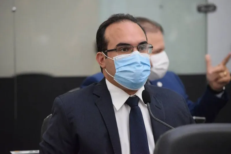 Deputado Davi Maia relembra a antecipação do pagamento do 13º salário a servidores
