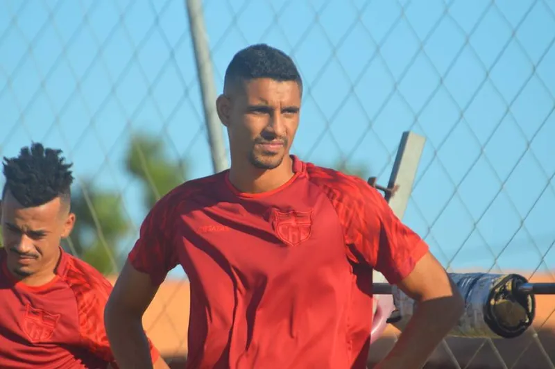Lesão na coxa direita tira o atacante Daniel Amorim dos gramados por até três semanas